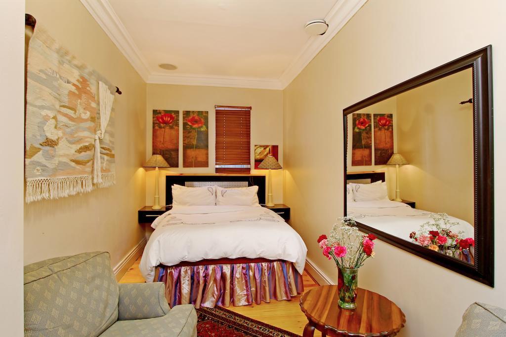 Forty8 Backpackers Hotel Cape Town Room photo