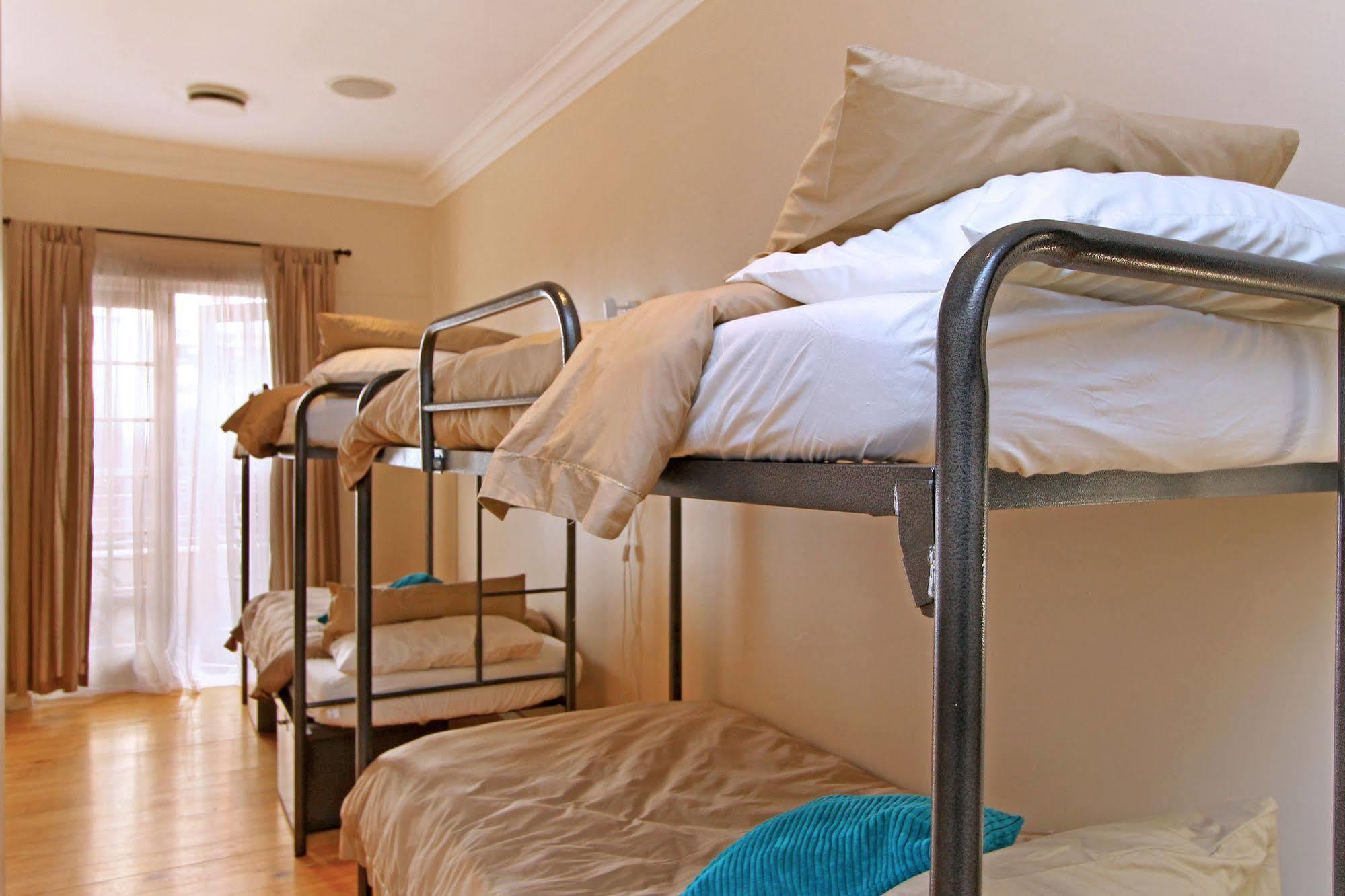 Forty8 Backpackers Hotel Cape Town Exterior photo